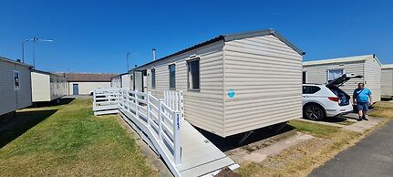 3 Bed Cabin Sleeps 6 With Balcony