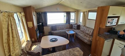 3 Bed Cabin Sleeps 6 With Balcony