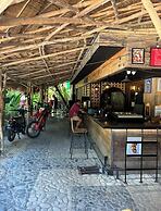 Lakwa Motel Lio Beach
