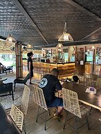 Lakwa Motel Lio Beach