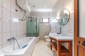Authentic Lake View Apartment