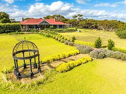 Condor Estate with Vineyard & Fireplace