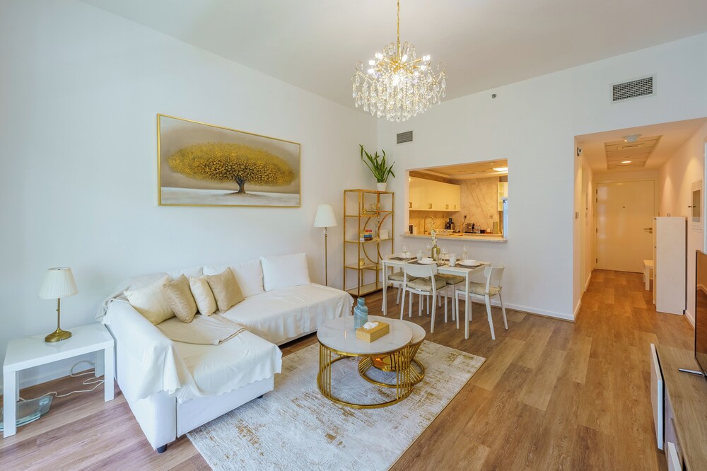 WelHome - Beautiful 1BR Apt. in Al Barsh