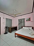 Hibiscus Dive Inn