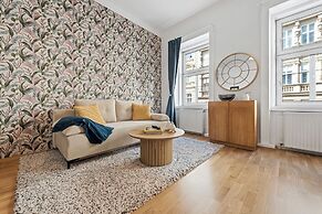 4ty3-Apartments Rochus-Market is calling