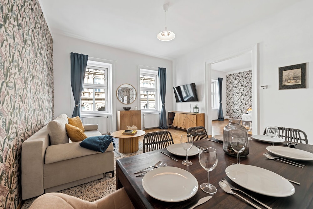 4ty3-Apartments Rochus-Market is calling