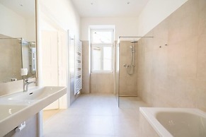 Rochus Stylish Stays