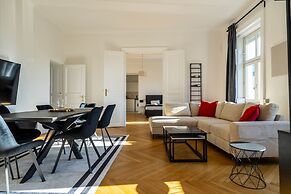 Rochus Stylish Stays