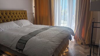 Folkestone - 1BR Apartment - Sauna - Pet Friendly