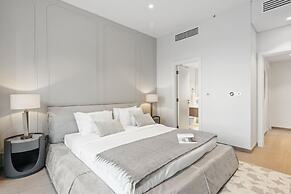 Waterfront 3BR Apt Direct Access to Nakheel Mall