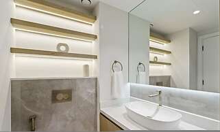Waterfront 3BR Apt Direct Access to Nakheel Mall