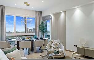 Waterfront 3BR Apt Direct Access to Nakheel Mall
