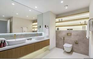 Waterfront 3BR Apt Direct Access to Nakheel Mall