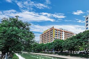 Lemon Breeze Hotel