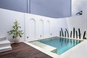 Ocean Castle Berawa Villa by Betterplace
