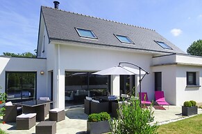 Holiday Home in Benodet Near Sandy Beach
