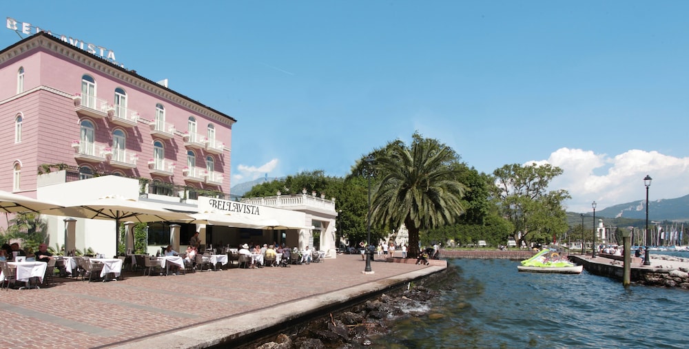 Bellavista Lakefront Apartments