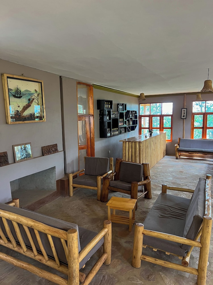 Gorilla Bluff Lodge