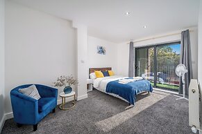 3 Bed- Full Balcony - Closetoo2 & Excel