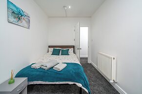 3 Bed- Full Balcony - Closetoo2 & Excel