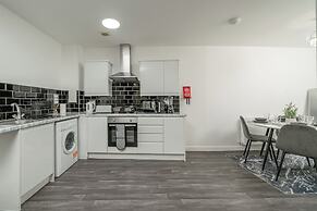 3 Bed- Full Balcony - Closetoo2 & Excel
