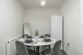 3 Bed- Full Balcony - Closetoo2 & Excel