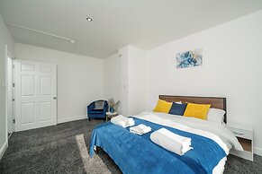 3 Bed- Full Balcony - Closetoo2 & Excel