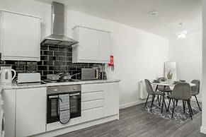 3 Bed- Full Balcony - Closetoo2 & Excel