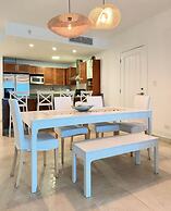 Apartment w Pool and Ocean View in Punta Palmera