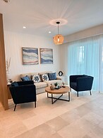 Apartment w Pool and Ocean View in Punta Palmera