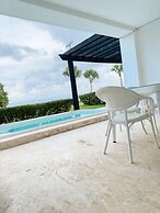 Apartment w Pool and Ocean View in Punta Palmera