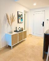 Apartment w Pool and Ocean View in Punta Palmera