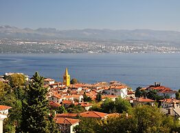 Stylish Lovran Sea View Apartments
