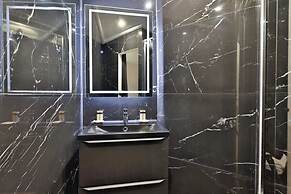Elegant Stay Steps From Jardin du Luxembourg
