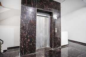 Fabhotel Noida Business Suites