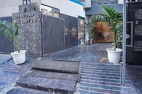 Fabhotel Noida Business Suites