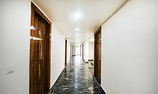 Fabhotel Mona Continental