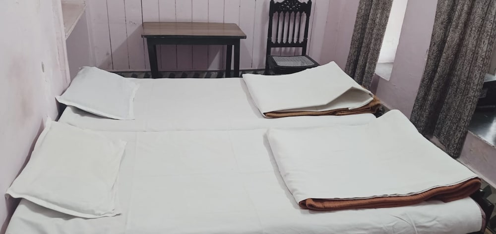 Goroomgo Agra Hotel Mathura
