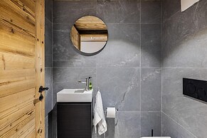 Chalet Le Reve Cinema Room Jacuzzi