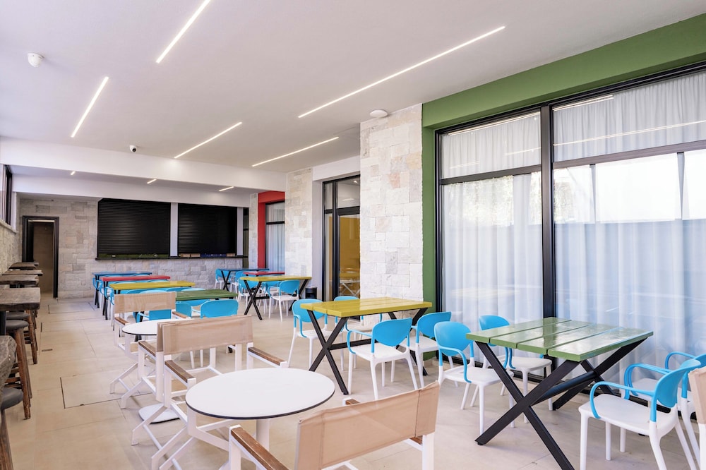 Mega Hostel