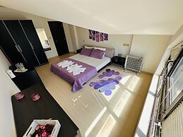 Central Art Apartment in Bansko With Mountain View