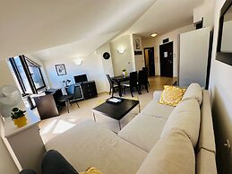 Central Art Apartment in Bansko With Mountain View