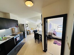 Central Art Apartment in Bansko With Mountain View