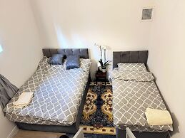 Entire Studio With 2 Extra Beds