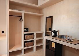 Beachfront Hotel Boutique DK