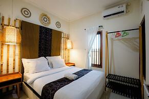 Villa New D'Bamboo by Plesirhatiyogja