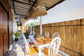 Villa New D'Bamboo by Plesirhatiyogja