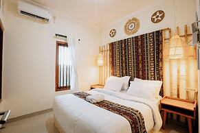 Villa New D'Bamboo by Plesirhatiyogja