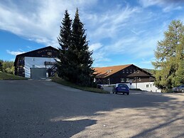 Cozy ans Spacious Apartment With Scenic Views
