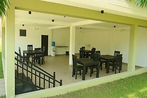 Moi Dambulla by DBI
